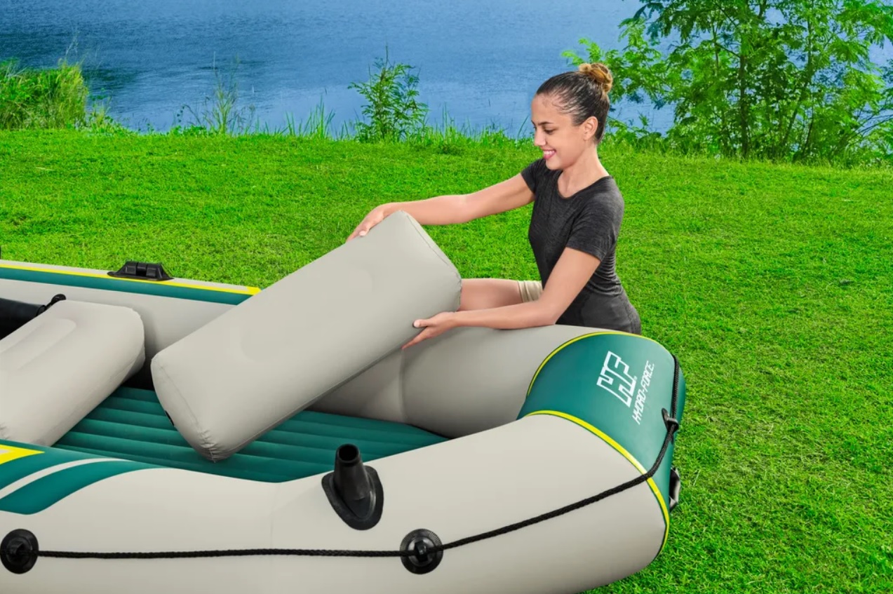 Kvalitný nafukovací čln pre 4 osoby s veslami a pumpou